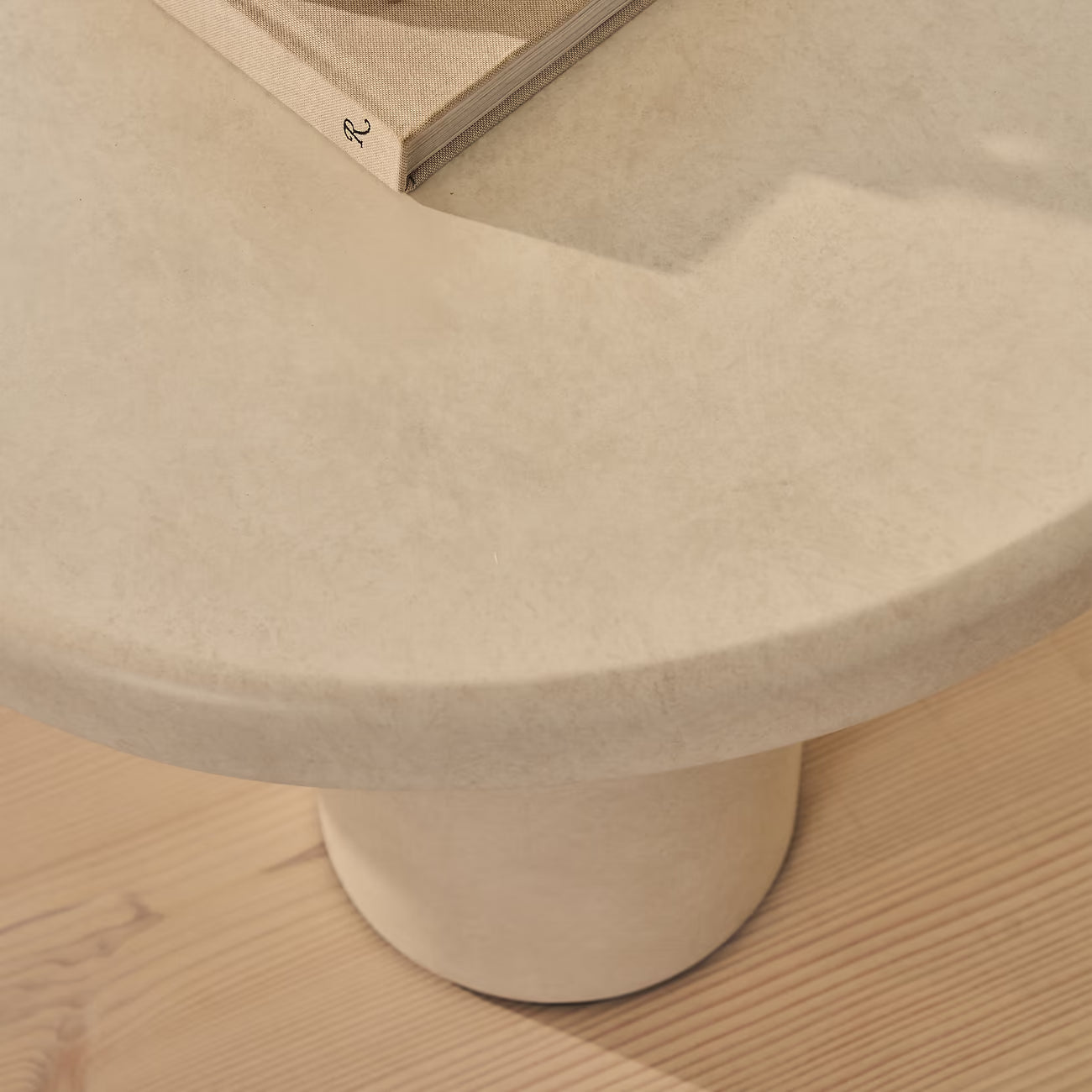 SAVA - KAVOS STALIUKAS, BETONINIS, 120X84X35 CM