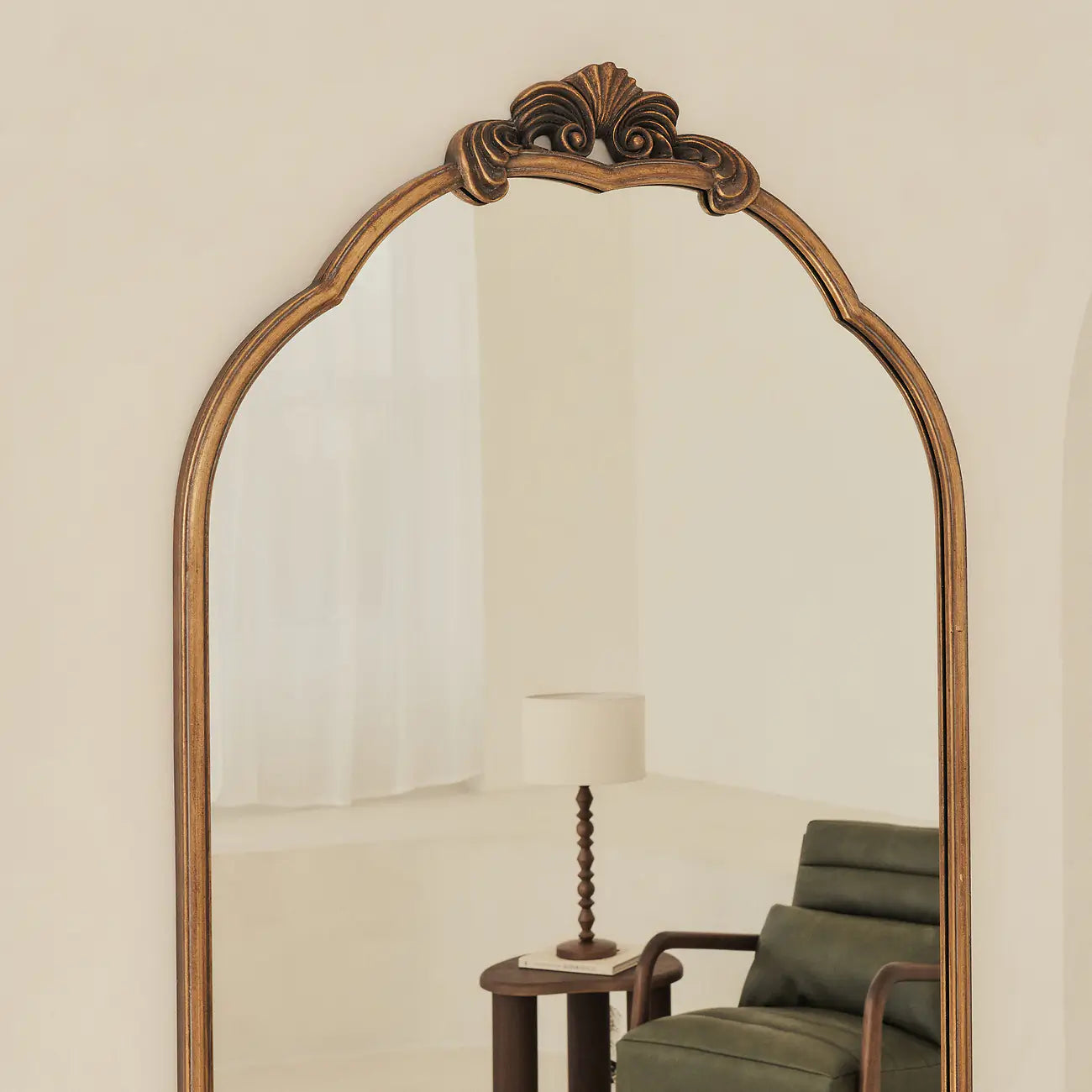 CELE - NESTANDARTINĖS ARKOS FORMOS PAKABINAMAS/PASTATOMAS VEIDRODIS, SENDINTOS AUKSO SPALVOS, METALINIU RĖMU, 190X90 CM