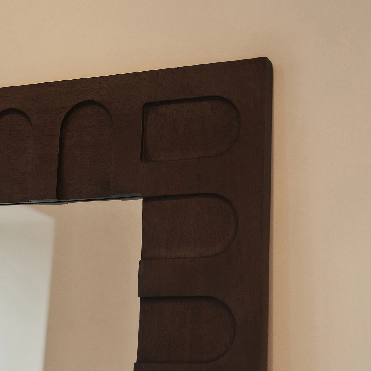 VALO - STAČIAKAMPIO FORMOS PAKABINAMAS/PASTATOMAS MEDINIS VEIDRODIS, TAMSAUS ATSPALVIO, 200X120 CM