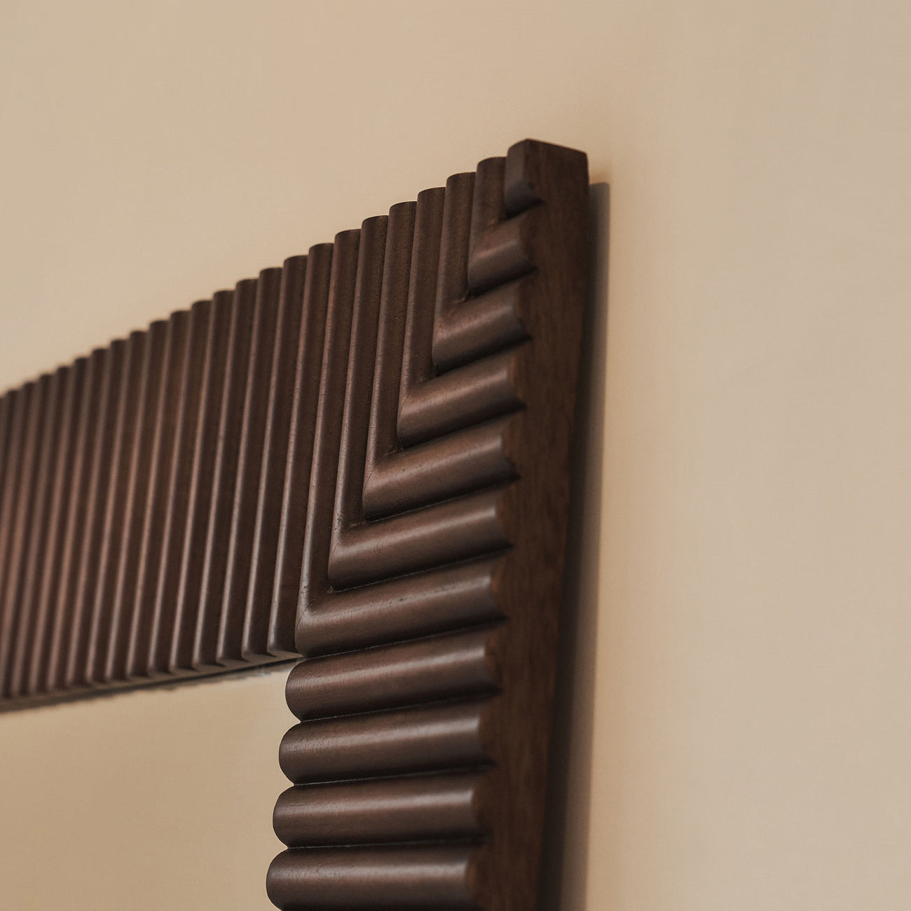 SLONE - STAČIAKAMPIO FORMOS PAKABINAMAS/PASTATOMAS MEDINIS VEIDRODIS, TAMSAUS ATSPALVIO, 190X100 CM