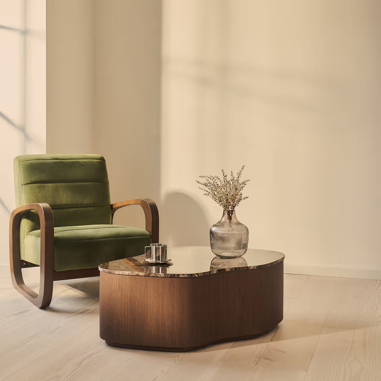 ALO - nestandartinės formos marmurinis staliukas, 96x69x35 cm