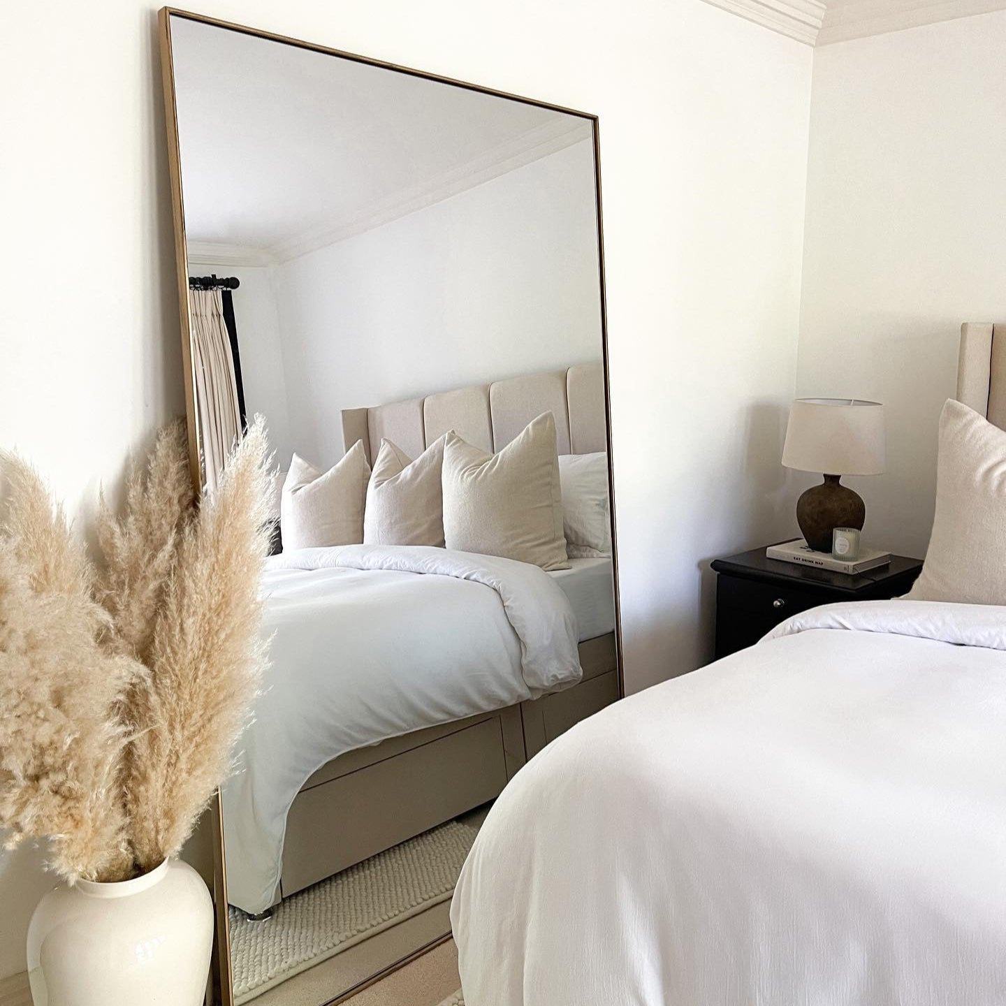 TEO - STAČIAKAMPIO FORMOS PAKABINAMAS/PASTATOMAS VEIDRODIS, AUKSO SPALVOS, METALINIU RĖMU, 190X120 CM