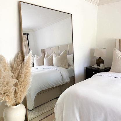 TEO - STAČIAKAMPIO FORMOS PAKABINAMAS/PASTATOMAS VEIDRODIS, AUKSO SPALVOS, METALINIU RĖMU, 190X120 CM