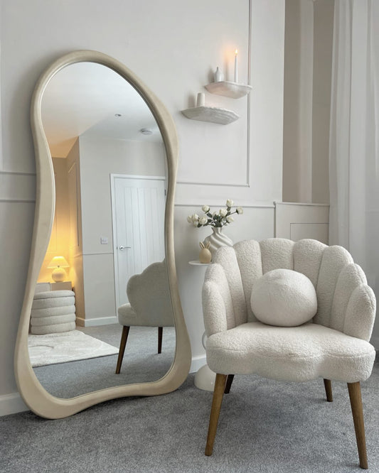 ARCVA - NESTANDARTINĖS FORMOS PAKABINAMAS/PASTATOMAS MEDINIS VEIDRODIS, MICROCEMENTO SPALVOS, 170X85 CM