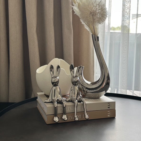 Sidabrinių pastatomu dekoracijos 2 vnt. ir vaza, 21x8.5x7.5/21x7.5x5.5 cm/27x15 cm