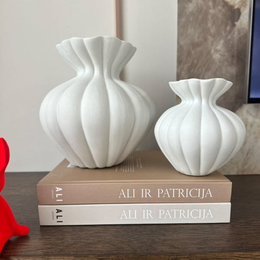 Matinės vazos, baltos spalvos, 2 vnt., 23x22/16x14 cm