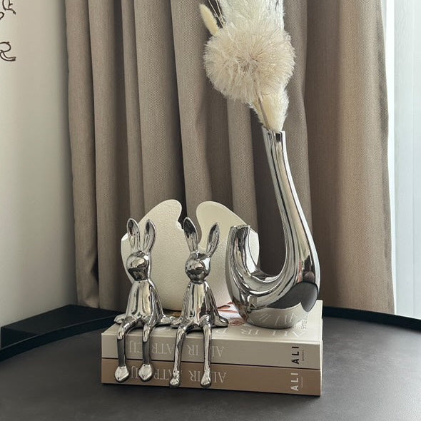 Sidabrinių pastatomu dekoracijos 2 vnt. ir vaza, 21x8.5x7.5/21x7.5x5.5 cm/27x15 cm