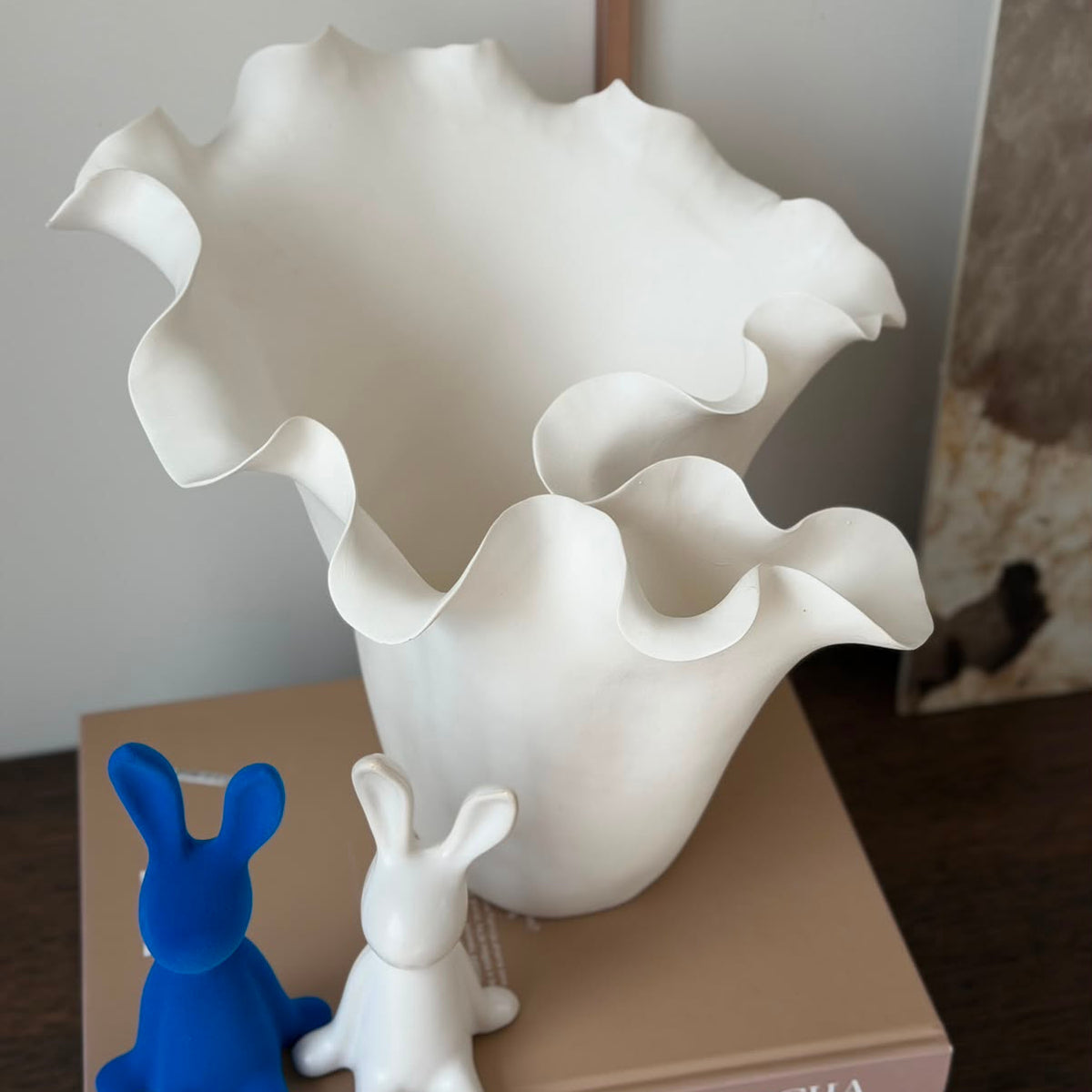 Vaza "GARBANE", baltos spalvos, 29X26X27 CM