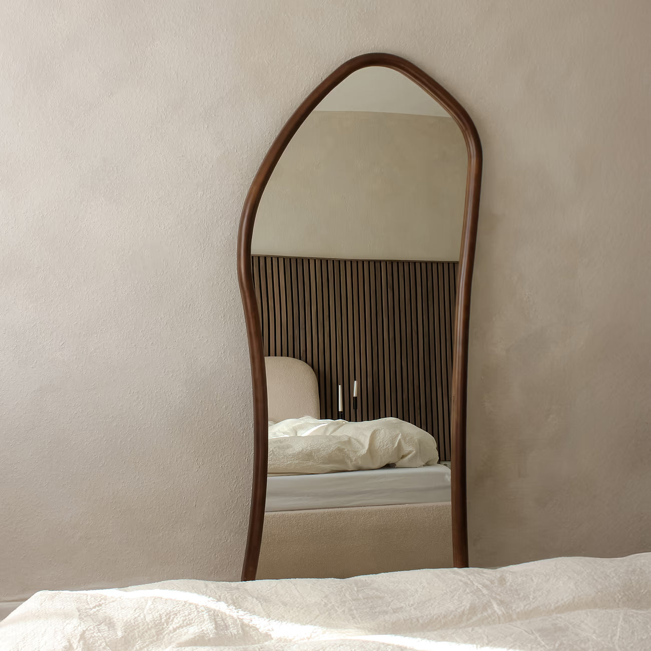 ALI - NESTANDARTINĖS FORMOS PAKABINAMAS/PASTATOMAS VEIDRODIS, TAMSAUS ATSPALVIO, 180x80 CM