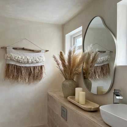 IVI - NESTANDARTINĖS FORMOS PAKABINAMAS VEIDRODIS, SMĖLIO SPALVOS, METALINIU RĖMU, 100X65 CM