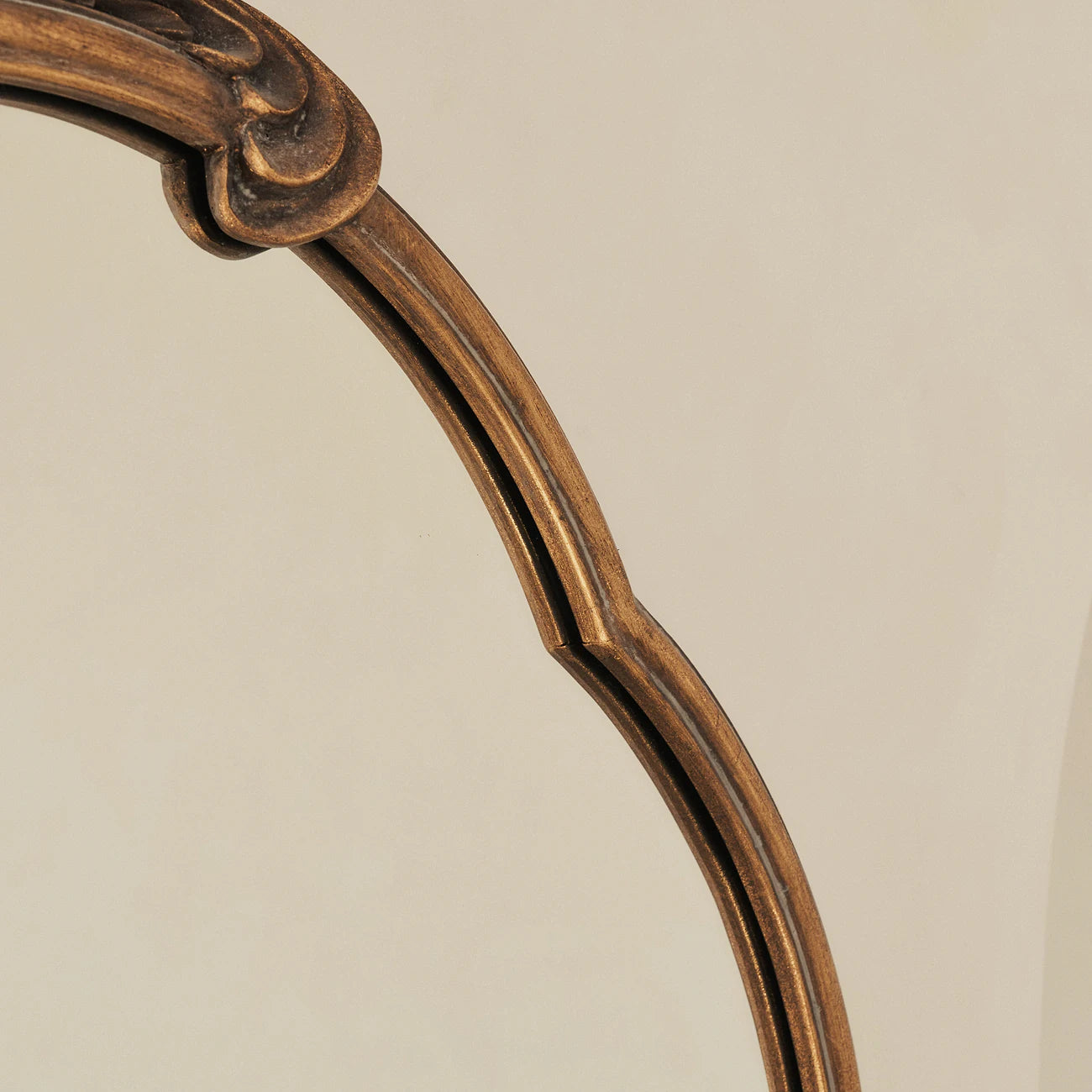 CELE - NESTANDARTINĖS ARKOS FORMOS PAKABINAMAS/PASTATOMAS VEIDRODIS, SENDINTOS AUKSO SPALVOS, METALINIU RĖMU, 190X90 CM