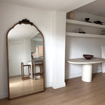 CELE - NESTANDARTINĖS ARKOS FORMOS PAKABINAMAS/PASTATOMAS VEIDRODIS, SENDINTOS AUKSO SPALVOS, METALINIU RĖMU, 190X90 CM