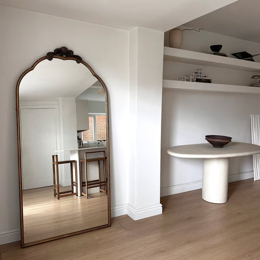 CELE - NESTANDARTINĖS ARKOS FORMOS PAKABINAMAS/PASTATOMAS VEIDRODIS, SENDINTOS AUKSO SPALVOS, METALINIU RĖMU, 190X90 CM