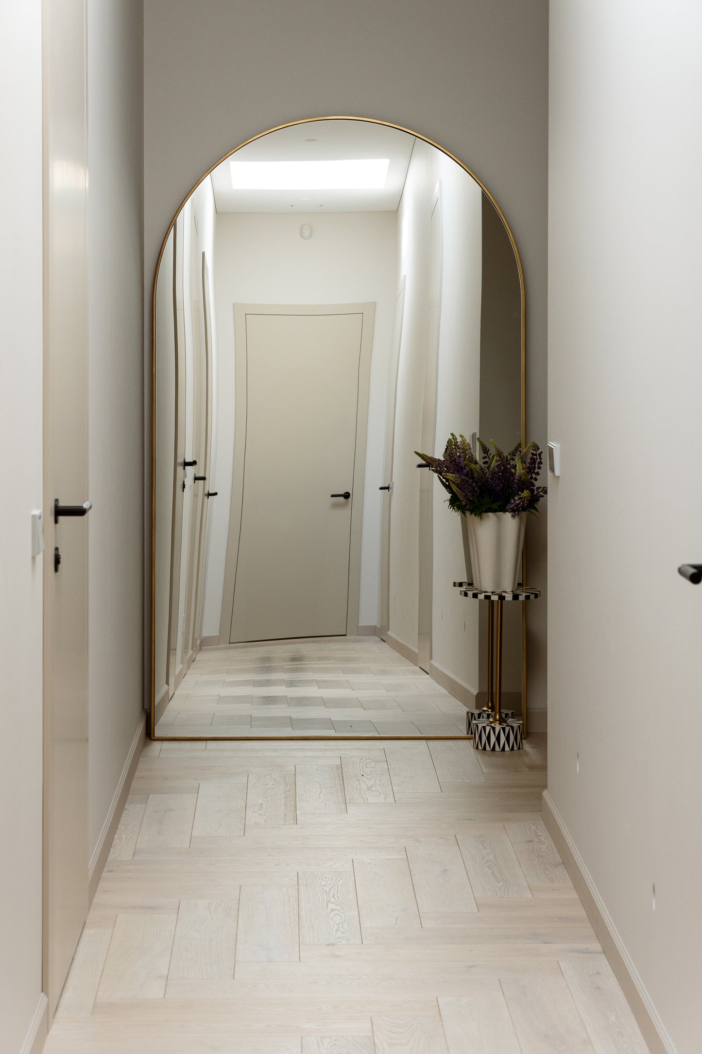 LIBE - ARKOS FORMOS PAKABINAMAS/PASTATOMAS VEIDRODIS, AUKSINIU METALINIU RĖMU, 180X110 CM