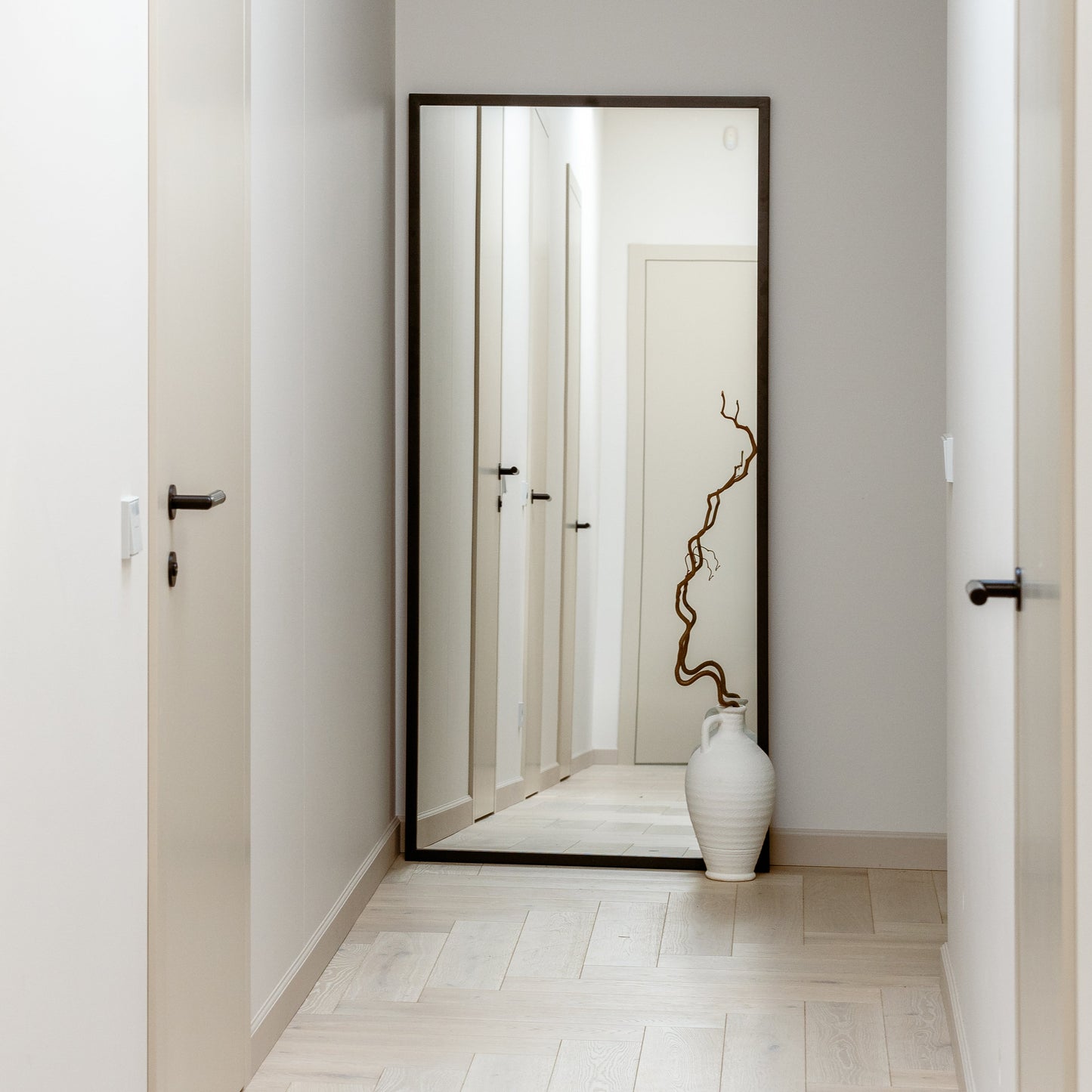 ISLI - STAČIAKAMPIS PAKABINAMAS/PASTATOMAS METALINIS VEIDRODIS, JUODOS SPALVOS, 170X80 CM