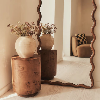 MARE - NESTANDARTINĖS FORMOS PAKABINAMAS/PASTATOMAS MEDINIS VEIDRODIS, TAMSAUS MEDŽIO SPALVOS, 170X80 CM