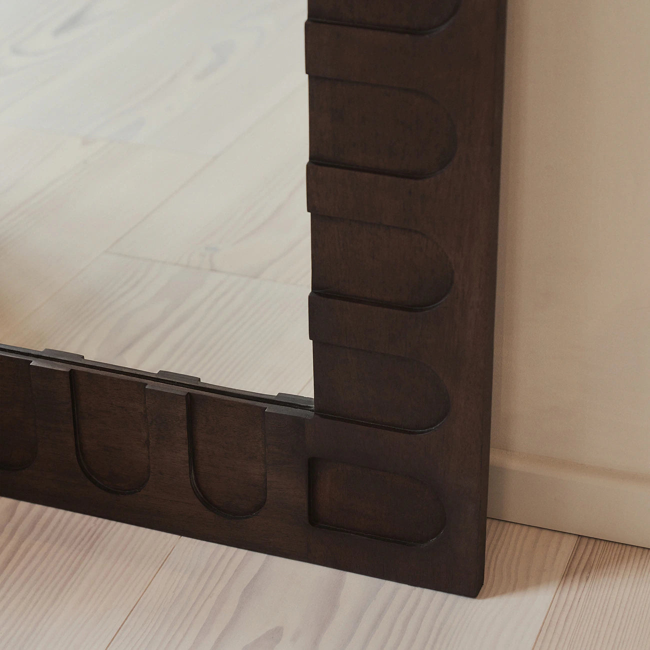 VALO - STAČIAKAMPIO FORMOS PAKABINAMAS/PASTATOMAS MEDINIS VEIDRODIS, TAMSAUS ATSPALVIO, 200X120 CM