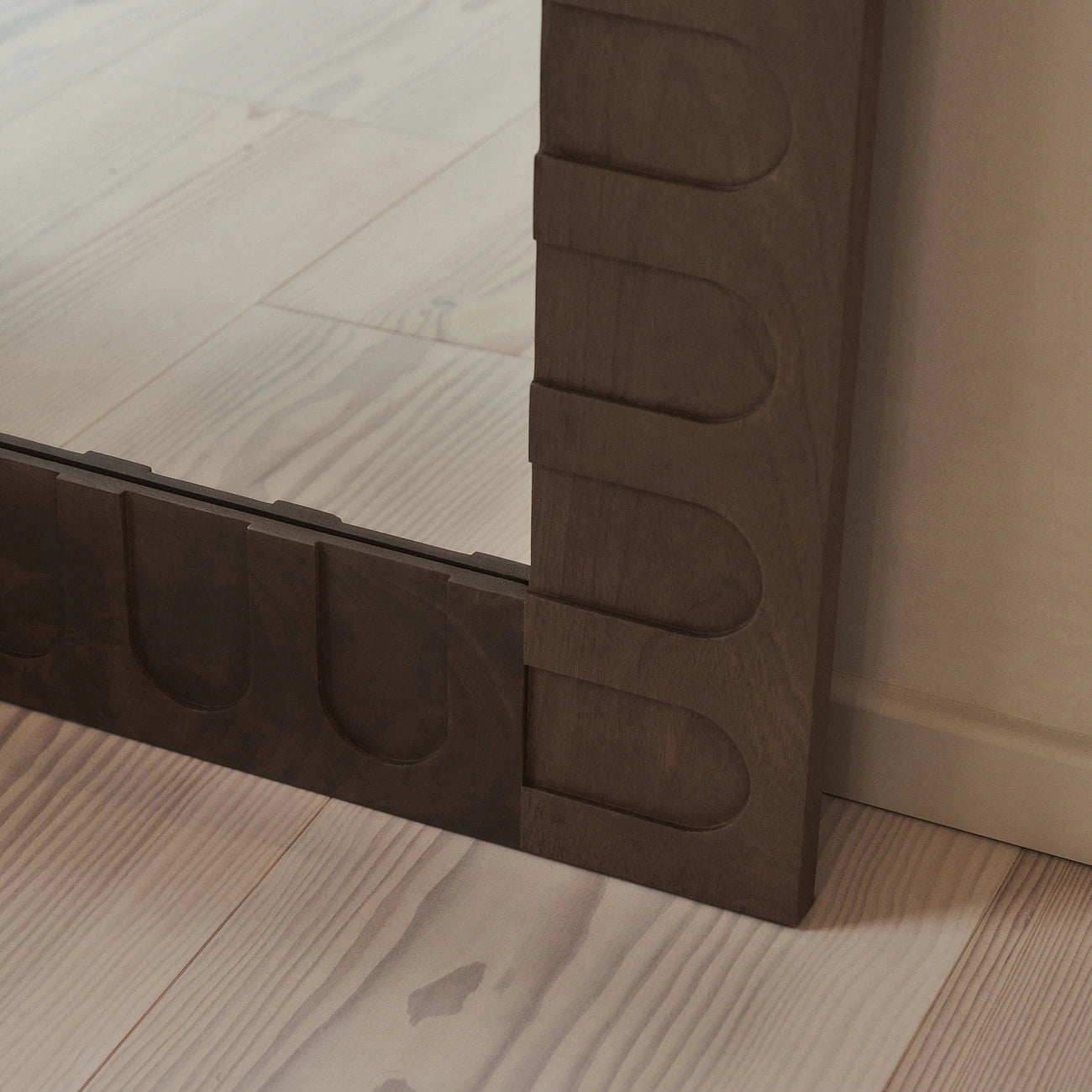 VALO - STAČIAKAMPIO FORMOS PAKABINAMAS/PASTATOMAS MEDINIS VEIDRODIS, NATŪRALAUS MEDŽIO ATSPALVIO, 2000X120 CM