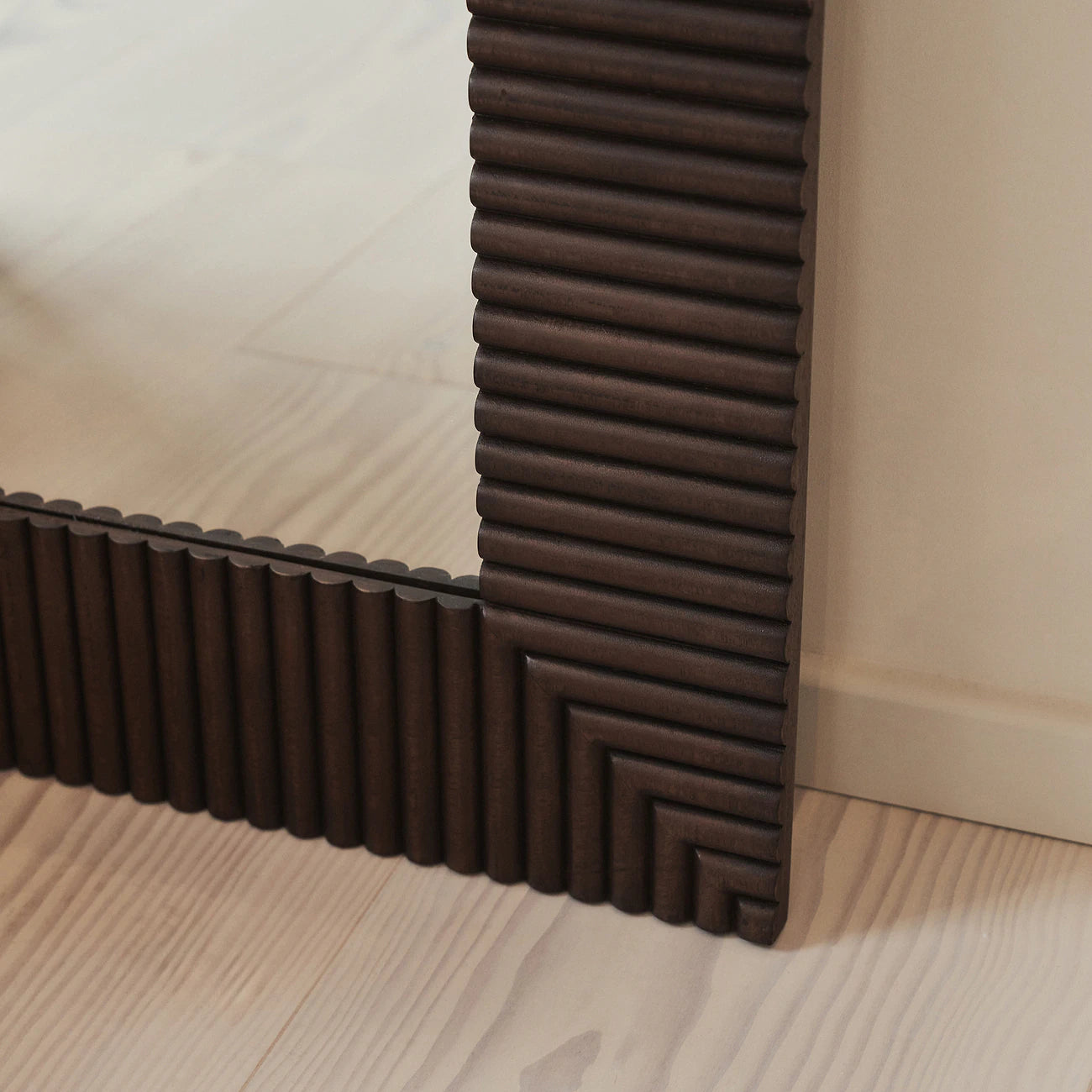 SLONE - STAČIAKAMPIO FORMOS PAKABINAMAS/PASTATOMAS MEDINIS VEIDRODIS, TAMSAUS ATSPALVIO, 190X100 CM