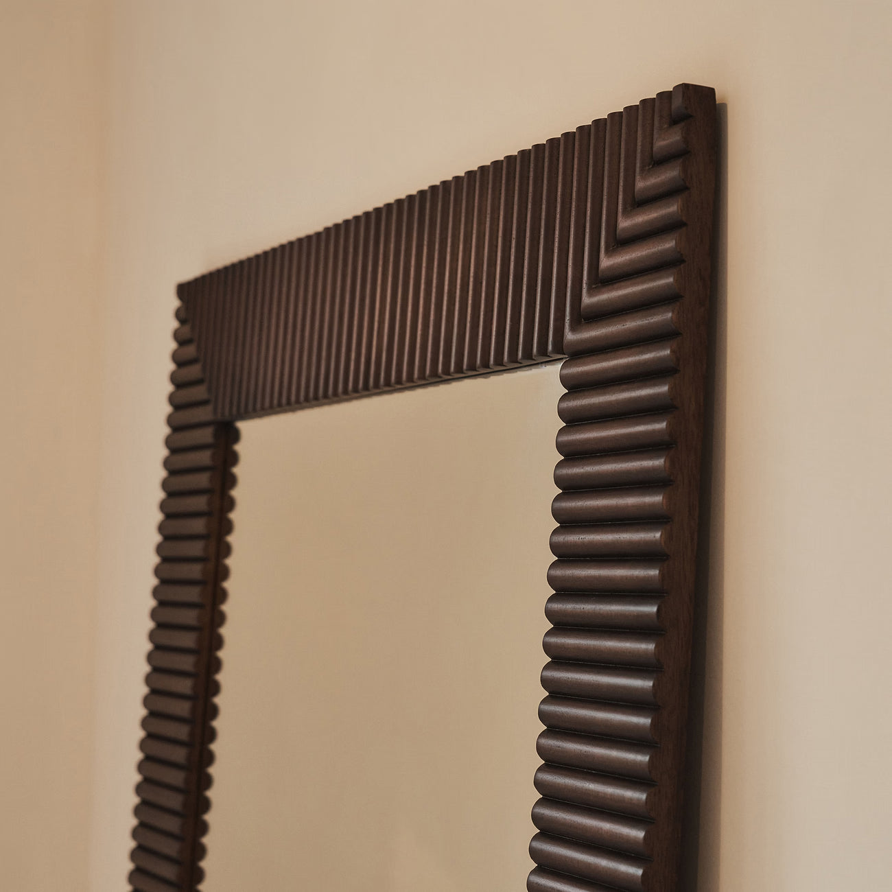 SLONE - STAČIAKAMPIO FORMOS PAKABINAMAS/PASTATOMAS MEDINIS VEIDRODIS, TAMSAUS ATSPALVIO, 190X100 CM