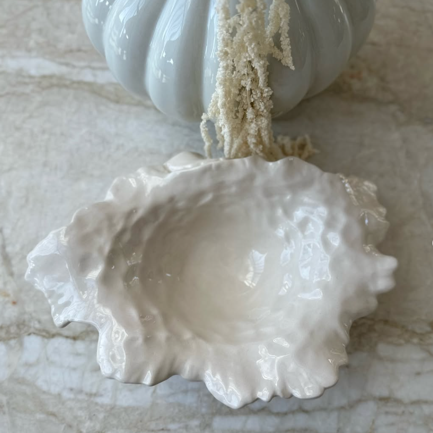 Dekoratyvinis dubuo "Kriauklė", smėlio spalvos, 25x17x8 cm