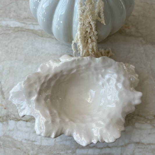 Dekoratyvinis dubuo "Kriauklė", smėlio spalvos, 25x17x8 cm