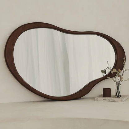 ARCVA - NESTANDARTINĖS FORMOS PAKABINAMAS/PASTATOMAS MEDINIS VEIDRODIS, TAMSAUS MEDŽIO ATSPALVIO, 130x80 CM