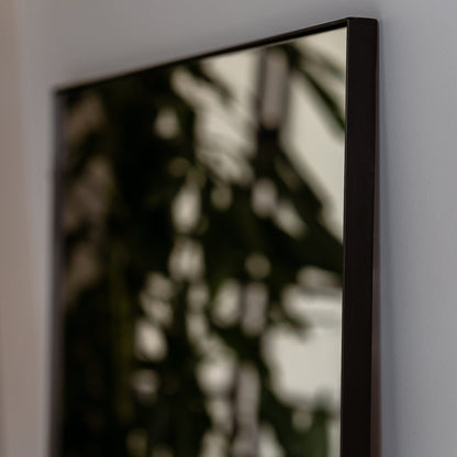 TEO - STAČIAKAMPIO FORMOS PAKABINAMAS/PASTATOMAS VEIDRODIS, JUODU METALINIU RĖMU, 180X80 CM