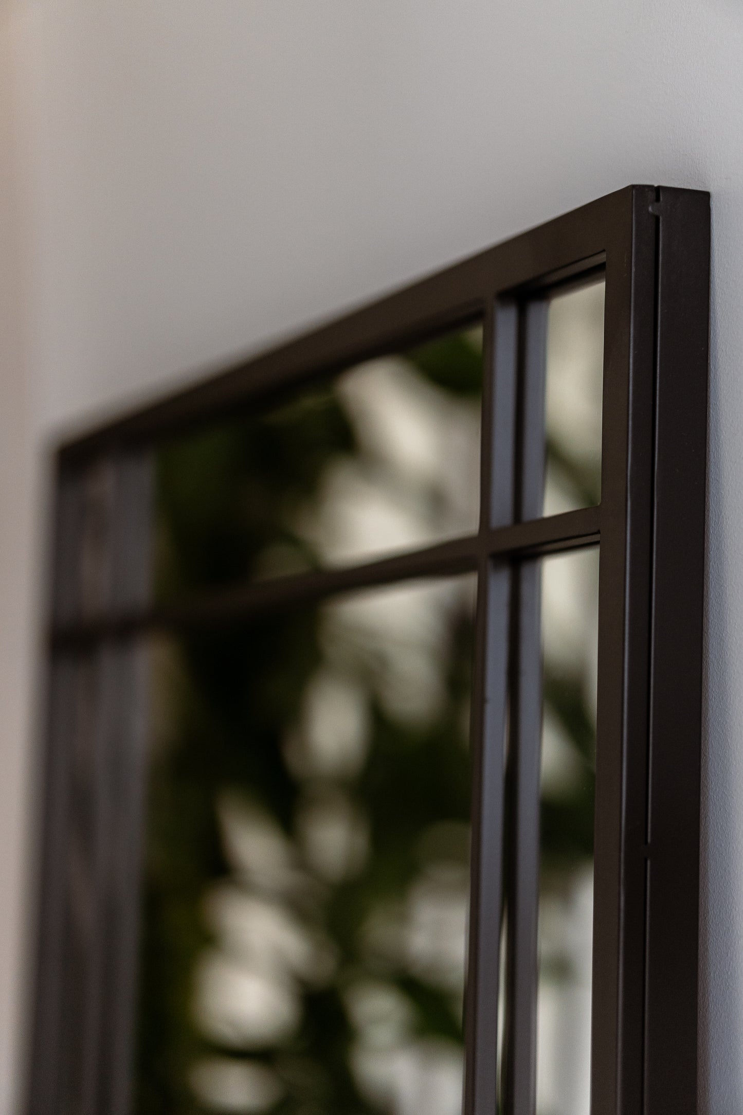 BEX - STAČIAKAMPIS PAKABINAMAS/PASTATOMAS VEIDRODIS, JUODU METALINIU RĖMU, 180X70 CM