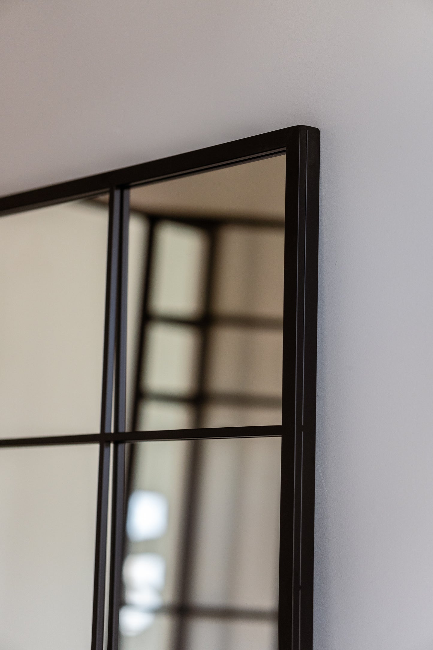 BEX - STAČIAKAMPIS PAKABINAMAS/PASTATOMAS VEIDRODIS, JUODU METALINIU RĖMU, 180X70 CM